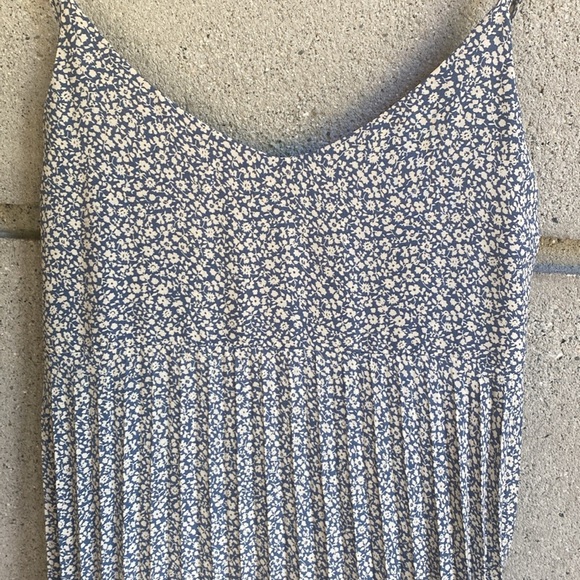 Oak & Fort Pleated Liberty Floral Dusty Blue Dress - Picture 3 of 8